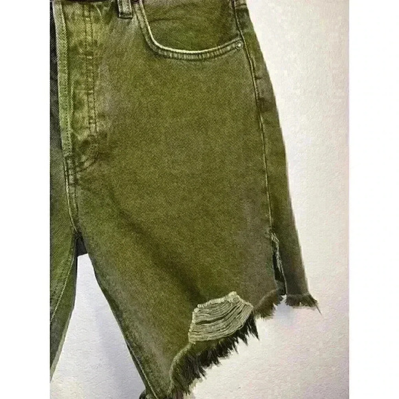 Free People Women’s Sequoia Distressed Mid Length Shorts Forest Green Size 27 - Picture 4 of 10
